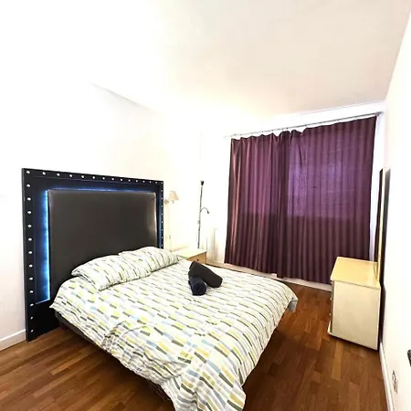 Grand Tour Eiffel Place Barcelone