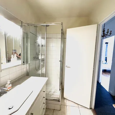 Grand Tour Eiffel Place Barcelone