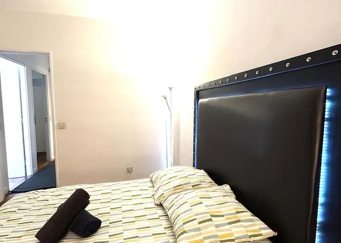 Grand Tour Eiffel Place Barcelone Appartement *